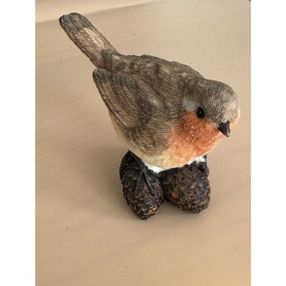 Robin Bird Sitting On Acorns Figurine Home Office Decor Bird Lovers - Picture 2 of 11